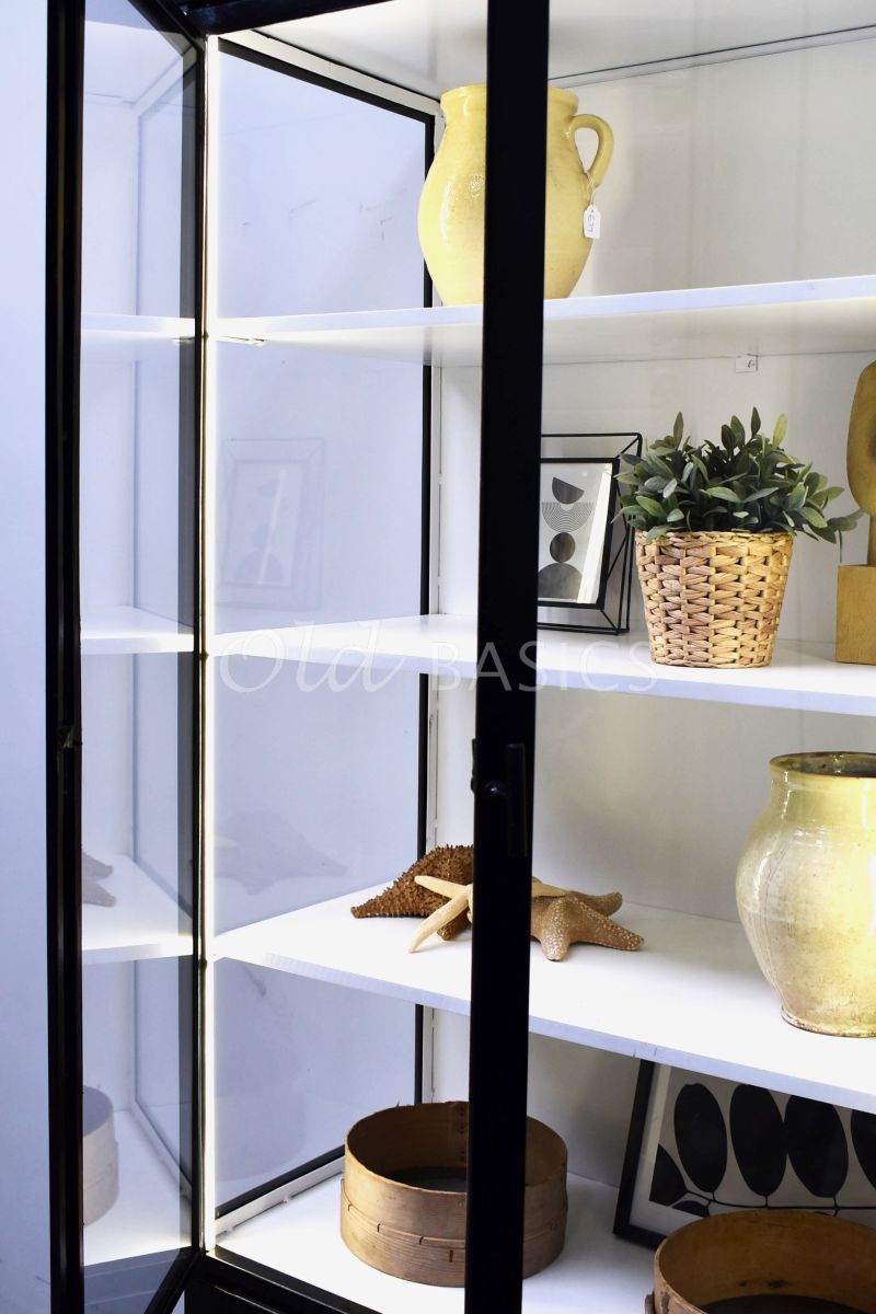 Detail van Apothekerskast Ivar LED NB, zwart, materiaal staal